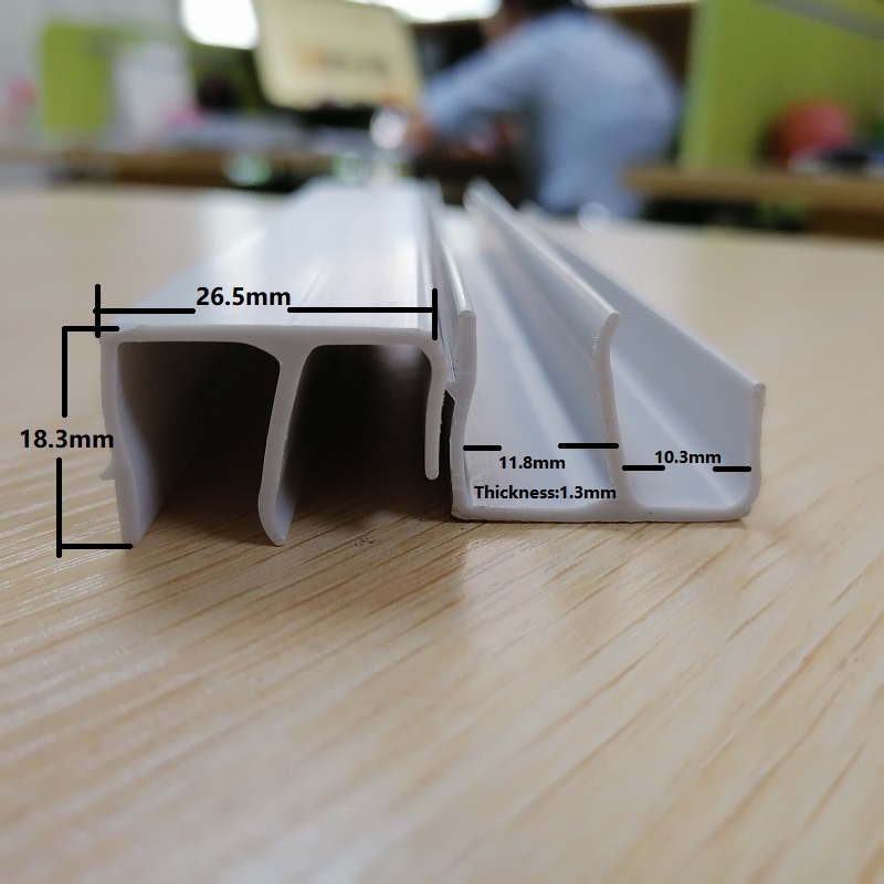 Monaróir pvc cainéal pvc próifíl múnlaithe E PVC sa tSín