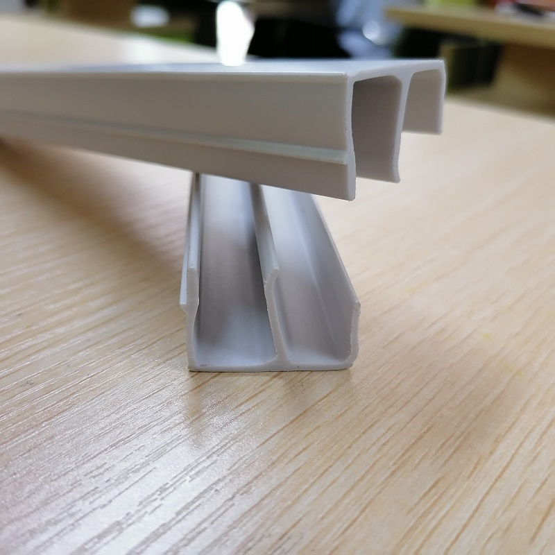 Monaróir pvc cainéal pvc próifíl múnlaithe E PVC sa tSín