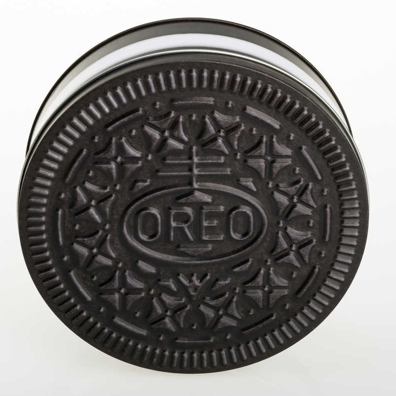 Bosca stáin brioscaí cruth Oreo