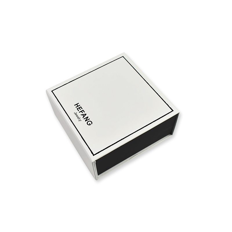 Juveelkarp/ruutkast (Square box)