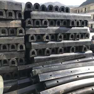 Poolümmargune kujuga Defensa Marina doki kummist poripuhuri anum ristkülikukujulise poritiiva kaitserauaga