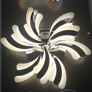 juhitud lambid Stylish PC kattega, millel on UV-kindlad ja kollased omadused