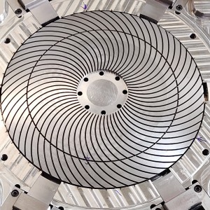 Próiseáil shaincheaptha ghairmiúil ar mhonaróirí múnla insteallta páirteanna múnla cruach sa tSín