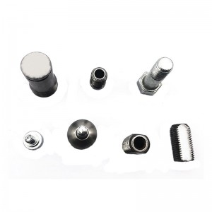 Külmstantsitud mootorsõiduki kinnitusdetailide külmvaltsimise teel juhitav autotööstuse šassii metallosad