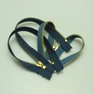 Zipper práis miotail le stíleanna agus méid éagsúla, gabhálais miotail