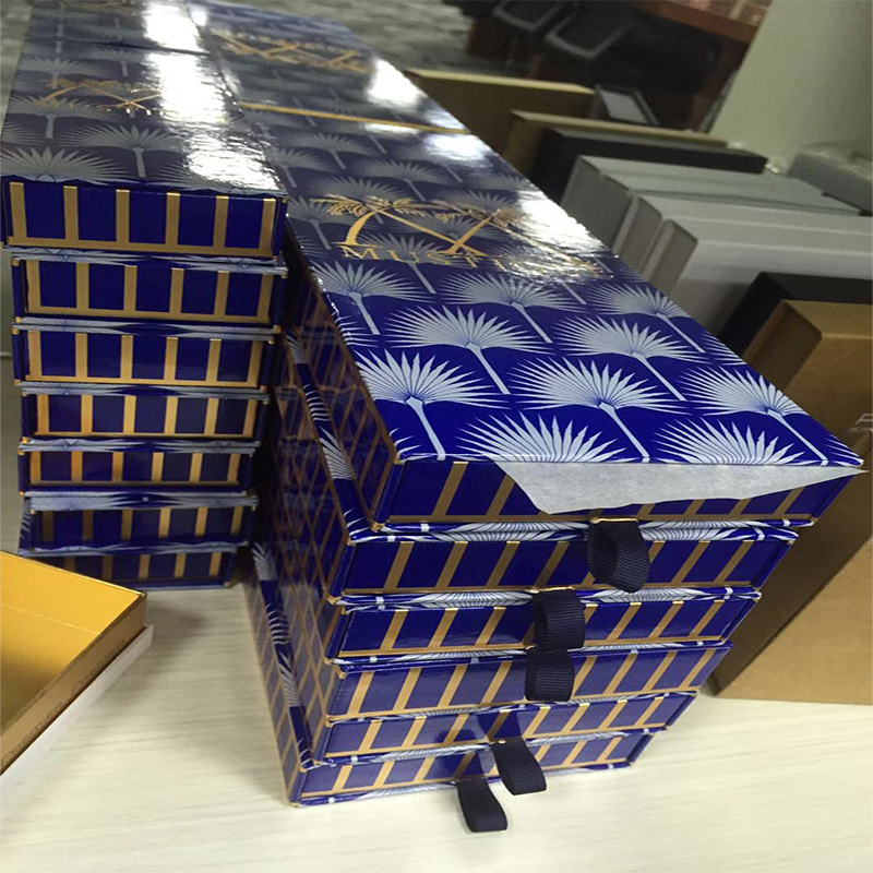 Ní féidir leis an víreas stop a chur linn! Chun moneart féin a sholáthar don téarnamh eacnamaíoch domhanda!