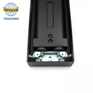 Doras gloineníos dlúithe idir earrach urláir hiodrálacha inchoigeartaithe luais