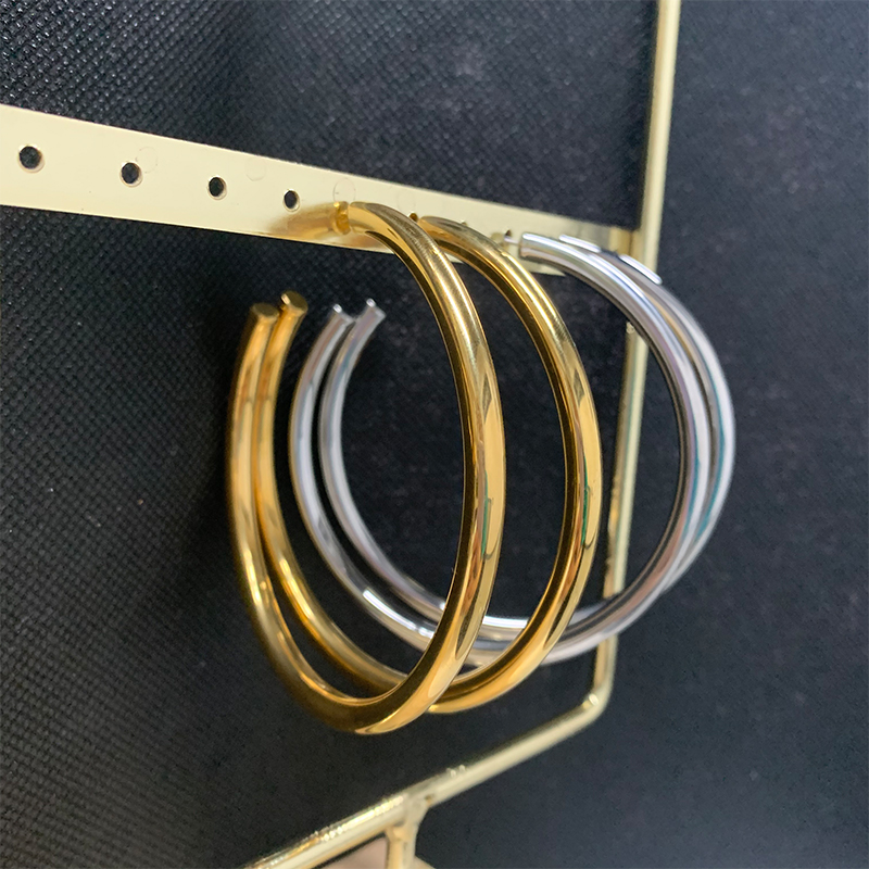 Earrings fonsa óir plátáilte déanta as cruach dhosmálta