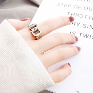 Fáinní miotail gaoithe fionnuar