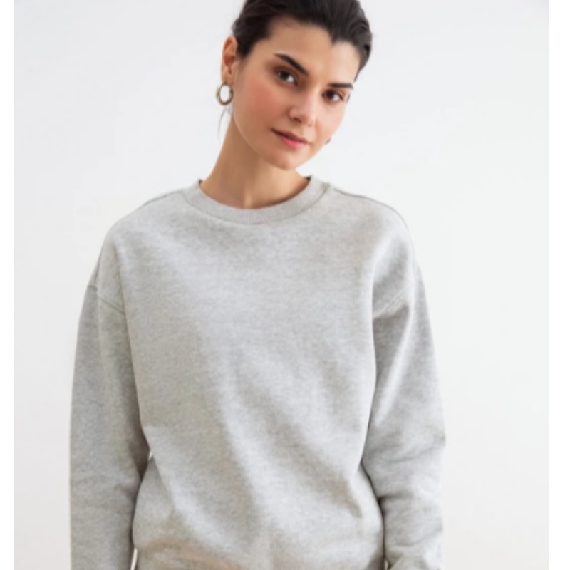 Sweatshirt liath liath gan phócaí