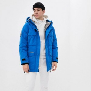 Jacket báistí agus cruthúnas sneachta