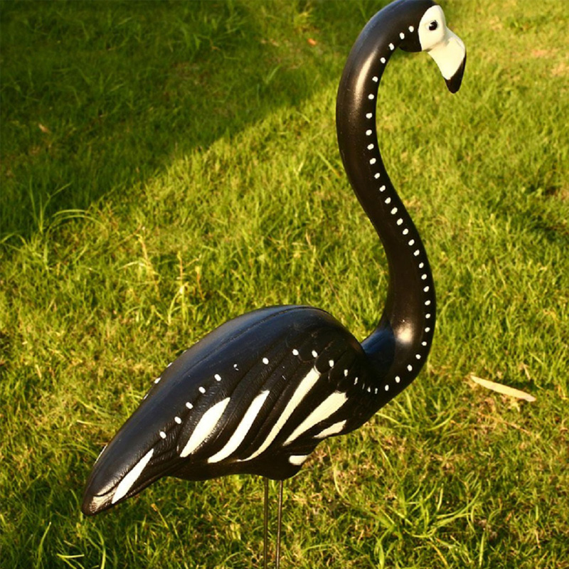 Cnámharlach Cnámharlach Dubh Flamingos Oíche Shamhna Plaisteacha Plaisteacha Flamingos Maisiúchán Maisiúchán Faiche Zombie Faiche Ornament