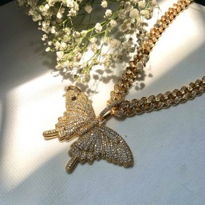 Faisean Bling Bling Féileacán Pink muince Méid Big Féileacán Pendant le slabhra Cuban