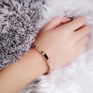 Bracelet Cruach Aeir Fuar-Tíotáiniam