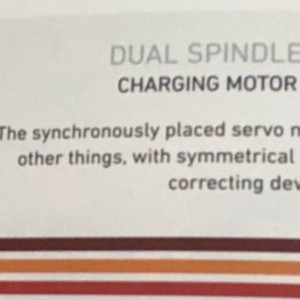 Meaisín múnlaithe insteallta coigilte fuinnimhnua-aimseartha