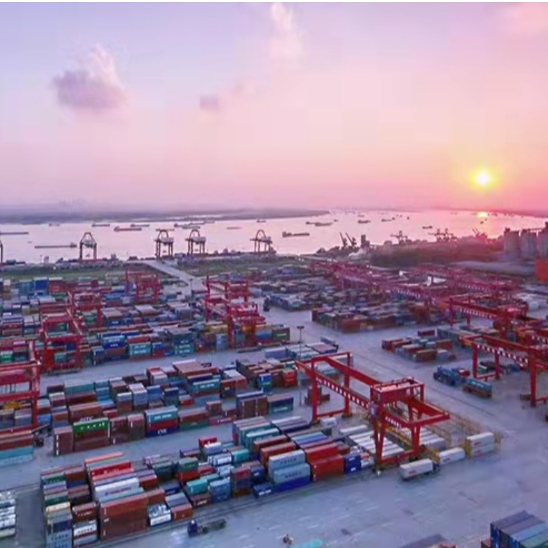 Meath le déanaí i bpraghsanna loingseoireachta Sino US