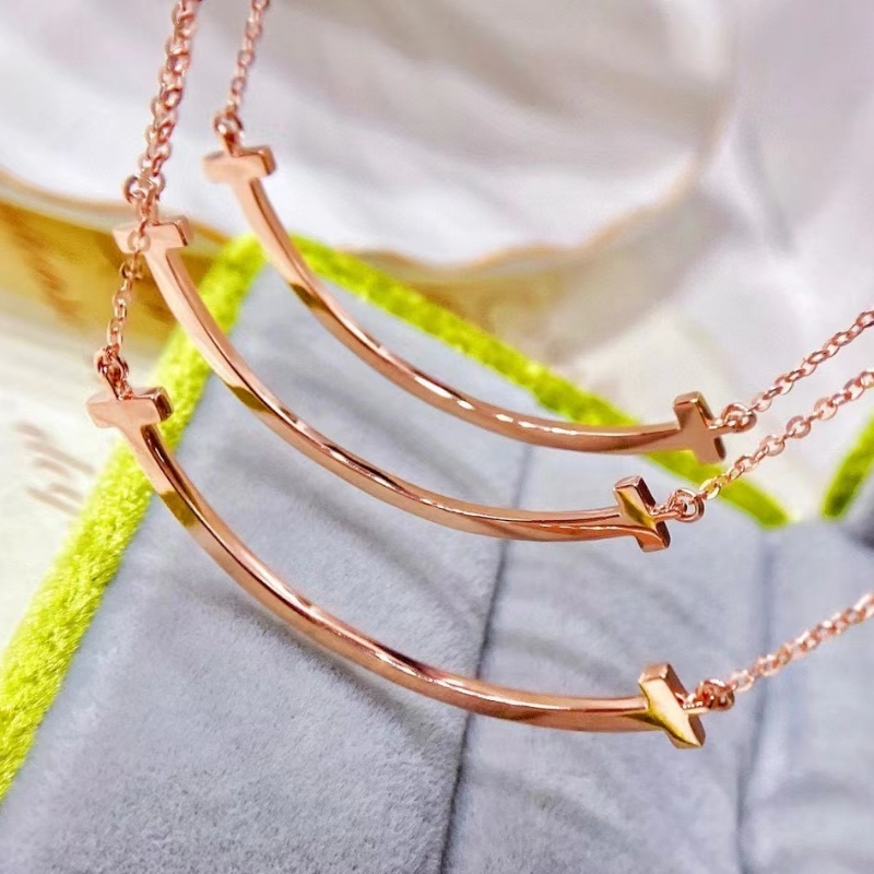 7 Cúiseanna le tosú ag ceannach jewelry airgid sterling