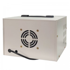 Tosaíonn Komco Agm agus stopann sé gluaisteán carraig ghluaisteáin íon 12v24v charger ceallraí cliste le cumhacht ard.