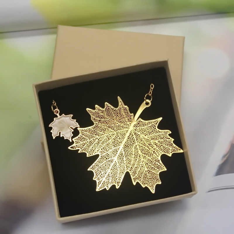 Prás Bolscaireachta Leabharmharcanna Fógraíocht Óir Hollowed Out Logo Souvenir Metal Bookmark