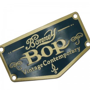 Crua-earraí Yongfu Custom Prás Platephláta ainmphlátaí aigéad pláta ainm copair etched