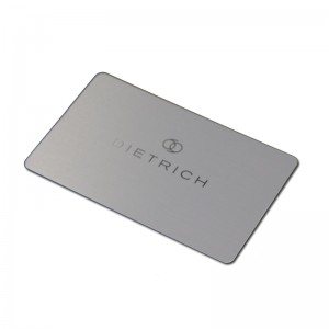 Ard-chaighdeán saincheaptha Faisean Faisean Matte Críochnaigh Ainm Miotail Lipéad Priontáil Silk Priontáil Cárta Cuairte Gnó le haghaidh Lógó Féin