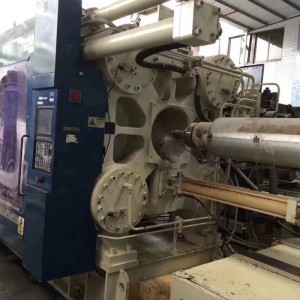 D\'úsáid an réchaite gach meaisín múnlaithe insteallta plaisteach leictreach