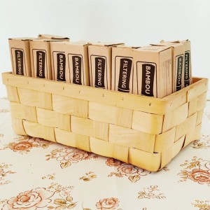 Táirgí simplí a dhíoltar ciseán pacáistithe sliseanna adhmaid