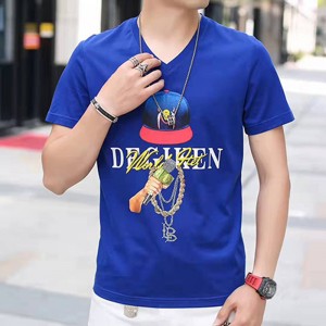 T-léine chniotáiltena bhfear