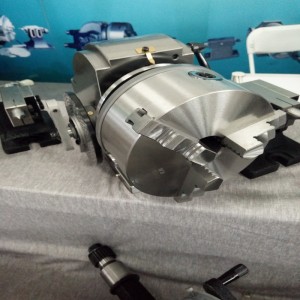 Diailigh Ingearach agus Horizontai Ceann deighilte Uilíoch