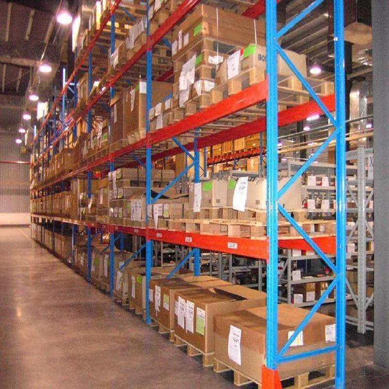 Racking stórála seomra fuar a thabhairt isteach