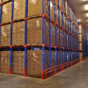 Tiomáint i gcórais racking