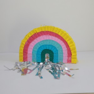 Dearaínua Pinata Páipéar Maisiúcháin ildaite le haghaidh bainise