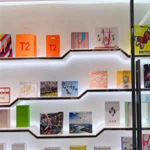 Mála pacáistithe saincheaptha mála bronntanais mála daite mála siopadóireachta mála pacáistithe mála pacáistithe lógó eisiach lógó 5-dhath mála páipéir mála kraft mála kraft