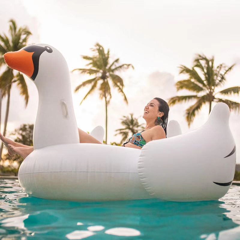 Conas snámh linn snámha a ghlanadh ionas go maireann siad gach samhradh ar feadhnn