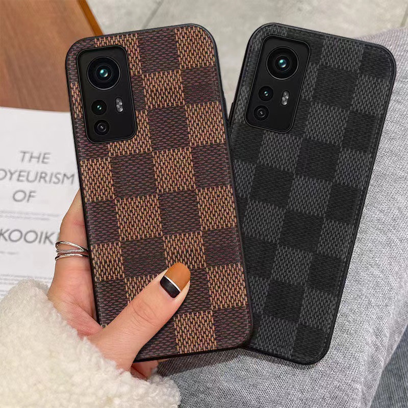 Tá sé oiriúnach do chás fón póca só xiaomi12pro. Tá sé fillte go hiomlán le leathar bréige branda mór de láimh. Is cás leathair cosanta cruthúnas agus scratch é