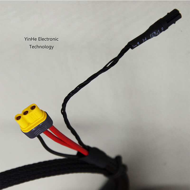 Aschurnua muirear fuinnimh agus úim sreangaithe ionchuir