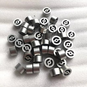 Airíonna ábhartha de chomhdhúile tungstain stroighne