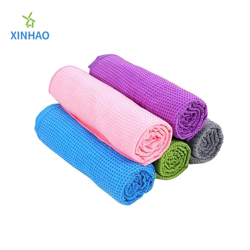 Éagsúlacht dathanna Microfiber Sweat-Absorbing Dath Soladach Tuáille Yoga Mórdhíola, PVC Silicone Point Frith-Skin-Frith-Skin-Frith-Duillín, atá oiriúnach le haghaidh aclaíochta, Yoga, Pilates, Yoga ardteochta