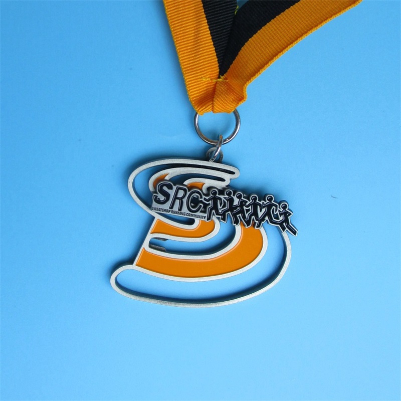 Dear do bhonn cóimhiotail spóirt féin le boinn lanyard spórt miotail