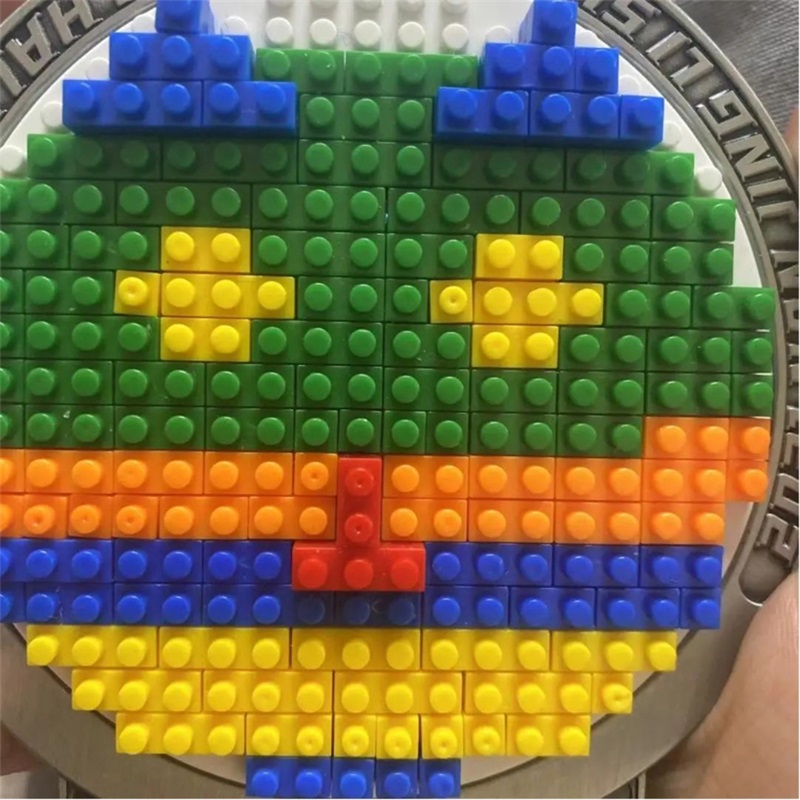 Dearaí Bonn Dámhachtana Lego ag imirt pendant meánach
