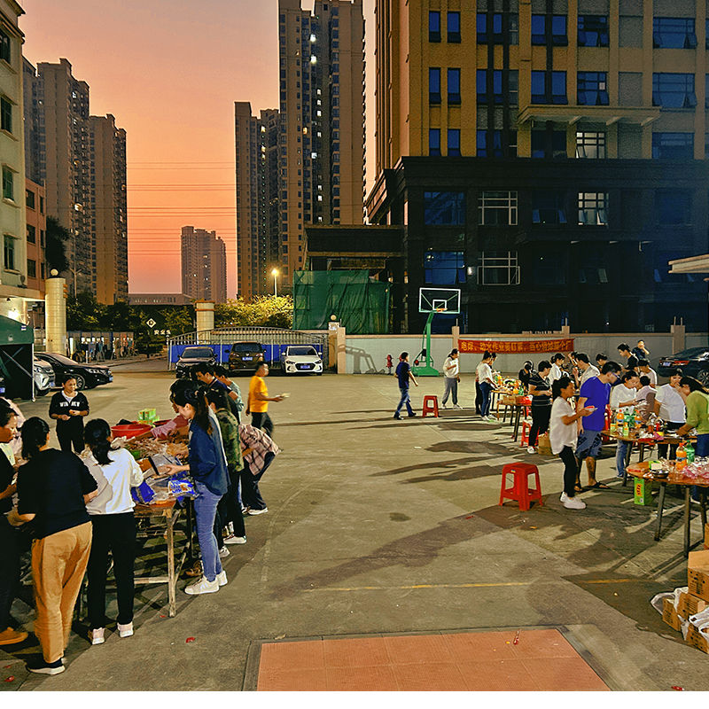 Tá BBQ ag ElonGarrow do gach ball foirne