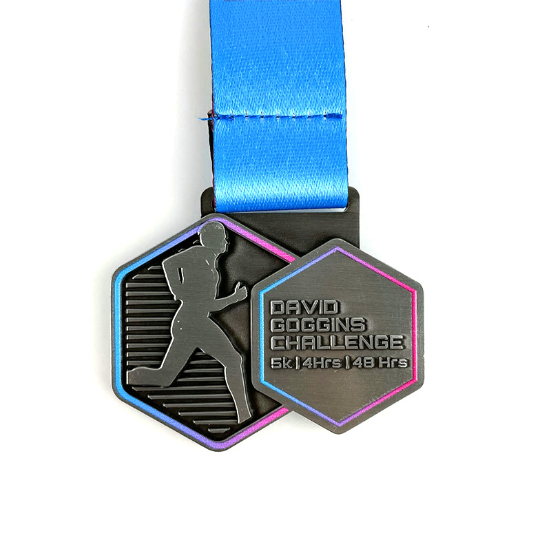 Bonn Óir Ardchaighdeáin 3D Monaróirna Síne le Lanyard