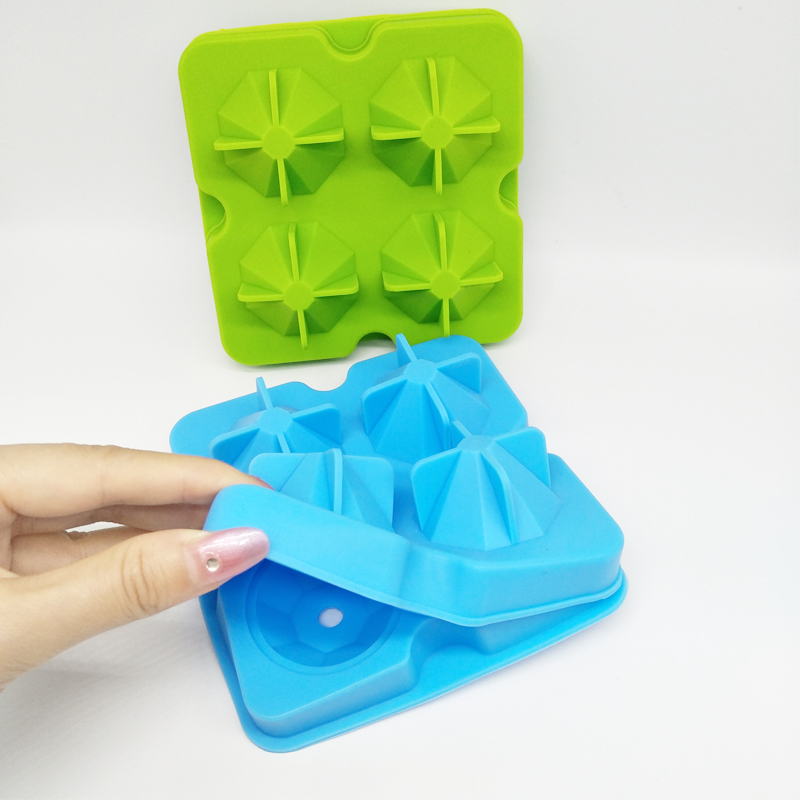 Diamond solúbtha tráidire ciúb oighir silicone solúbtha, déanann ceithre diamant ollmhór, múnla oighir silicone scaoilte, le haghaidh uisce beatha, mhanglaim agus deochanna sú,