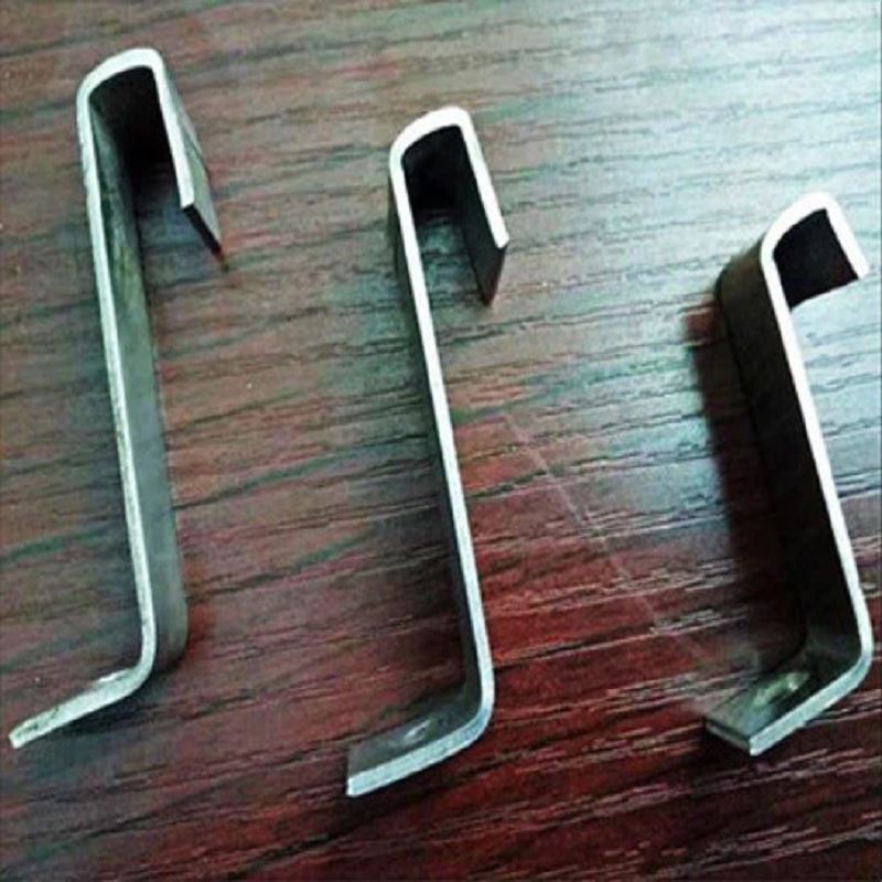 Cruach dhosmálta FRP GRP GRP Fiberglass Gearrthóg L Clip le ingne agus bolt