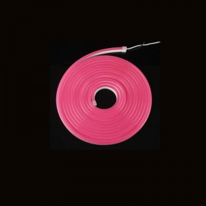 Solas téipeneon solúbtha faoi stiúir