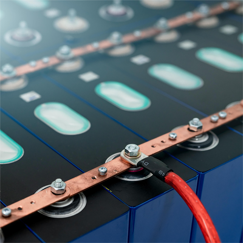 An gaol idir saol rothaíochta agus doimhneacht scaoilte ceallraí fosfáite iarainn litiam