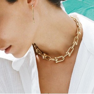 Muince slabhra tiubhna hEorpa baineann agusna Stáit Aontaithe insíonn sé slabhra collarbone collarbonenideoigenideoige só -nideoige