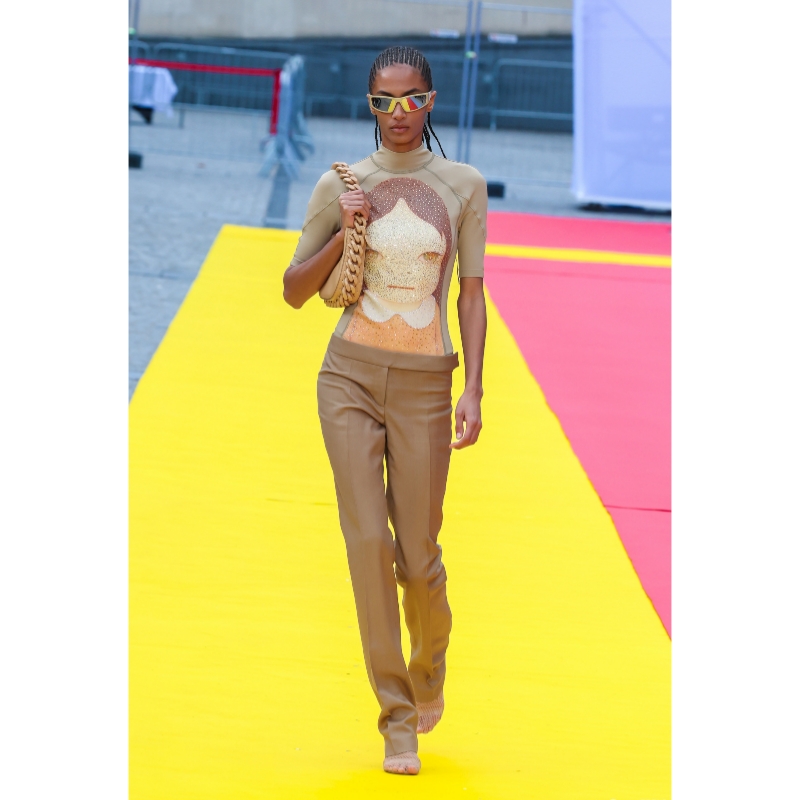 Stella McCartney Nyoshitomo Nara Bailiúchán NCapsule Spiorad Norbellious Image NCartoon Comhpháirt Tras-Ainm