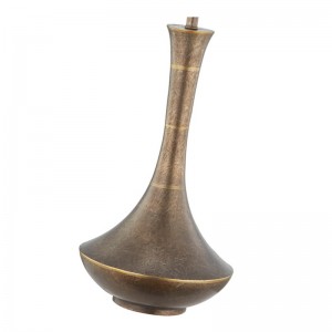 Lampa tábla iarann ​​maisiúil antique ag spás poiblí