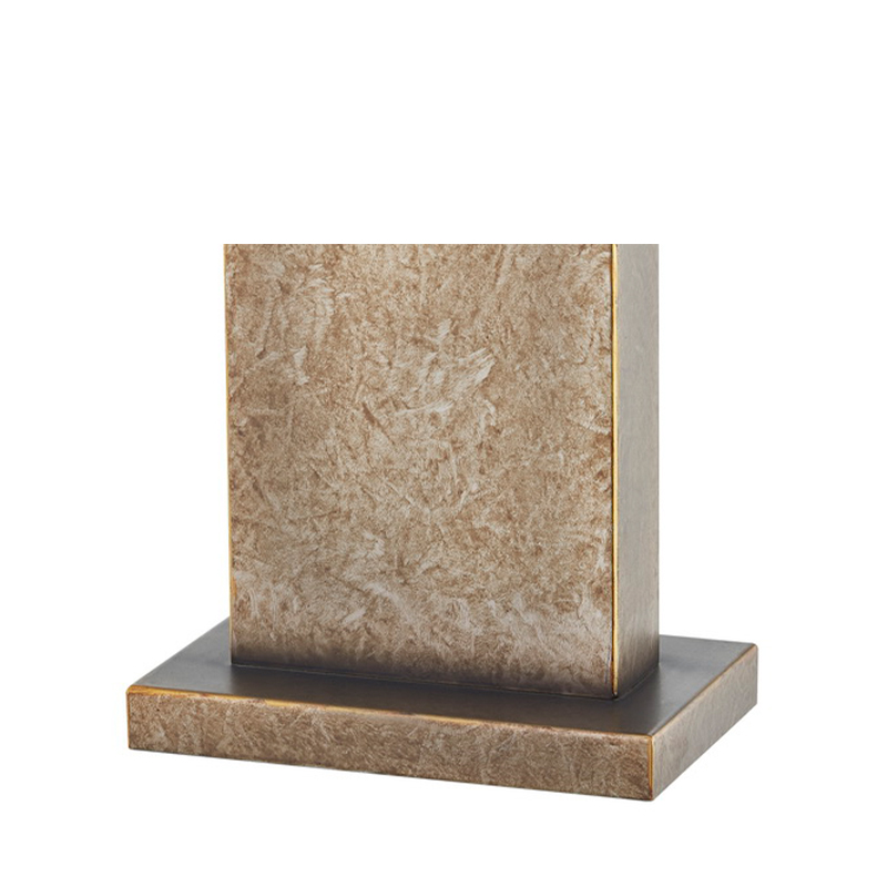 Lampa tábla iarann ​​maisiúil antique ag bealach isteach an spáis phoiblí